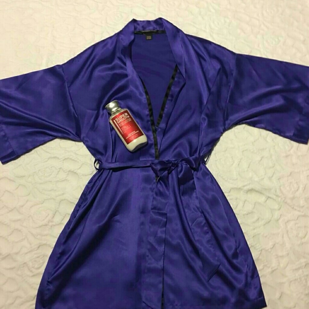 LAST CALL PRICE DROP VS Silky Sheen Satin Kimono